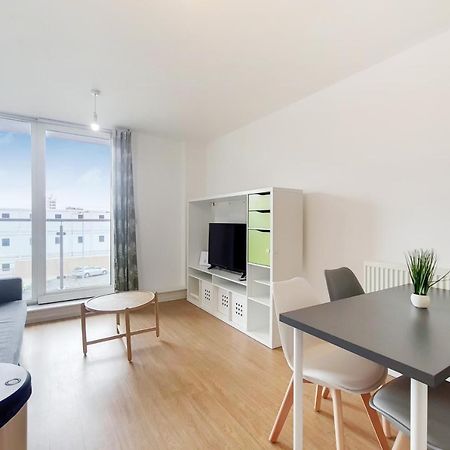 Free Parking - Two Bed Apartment By London Docklands 외부 사진