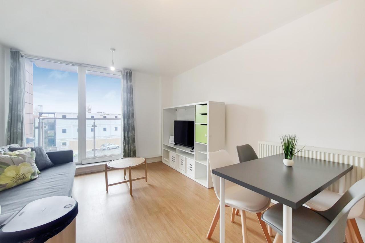 Free Parking - Two Bed Apartment By London Docklands 외부 사진