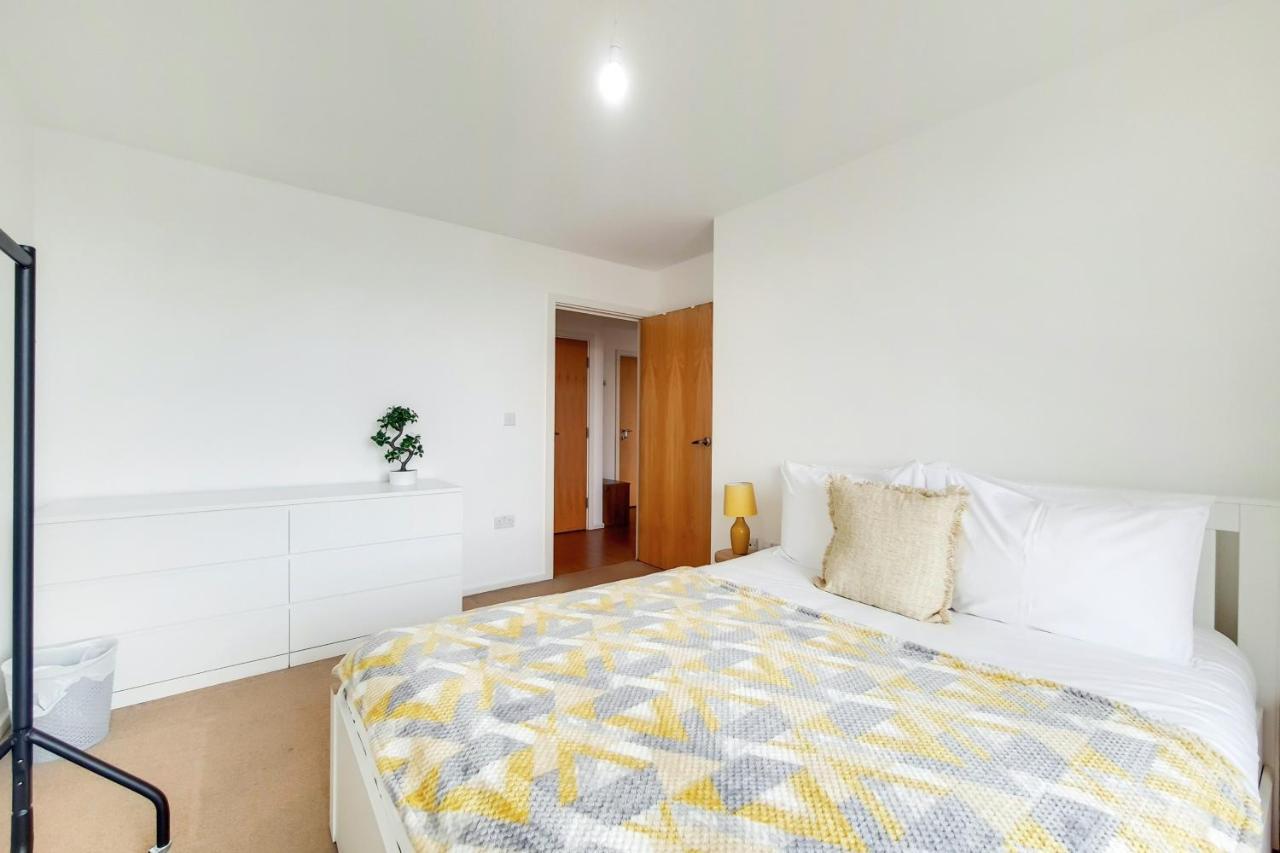 Free Parking - Two Bed Apartment By London Docklands 외부 사진