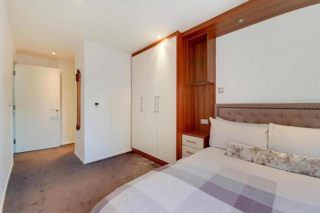 Free Parking - Two Bed Apartment By London Docklands 외부 사진