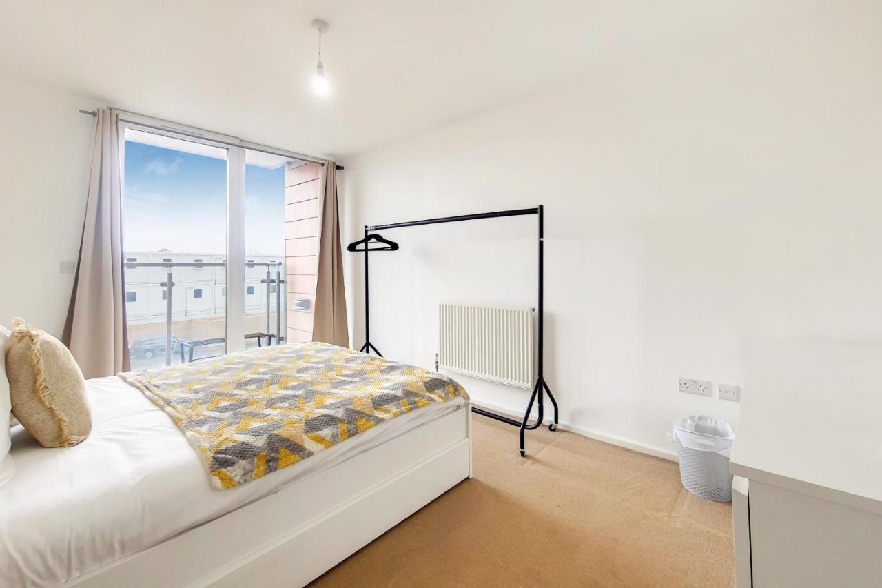 Free Parking - Two Bed Apartment By London Docklands 외부 사진