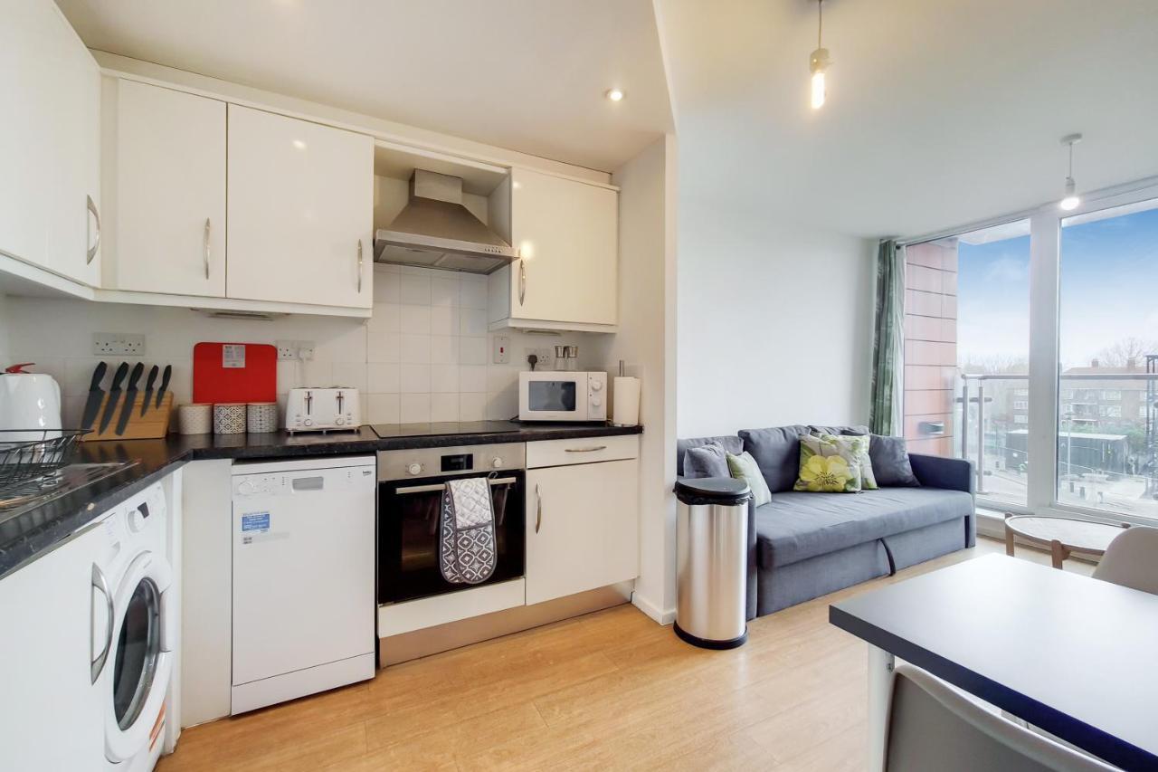 Free Parking - Two Bed Apartment By London Docklands 외부 사진
