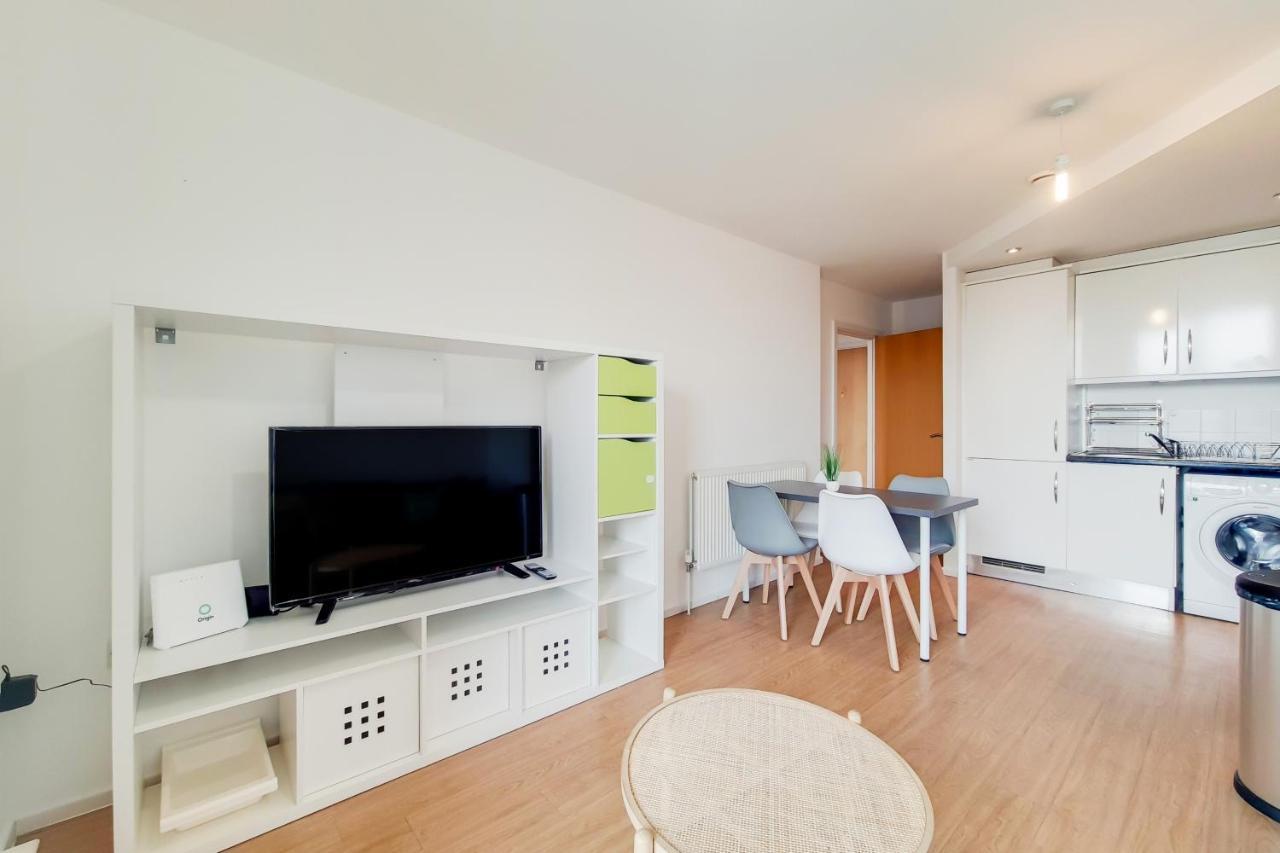 Free Parking - Two Bed Apartment By London Docklands 외부 사진